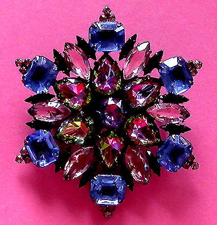 a beautiful vintage costume jewelry brooch unsigned