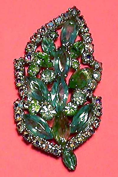 a beautiful vintage costume jewelry brooch unsigned