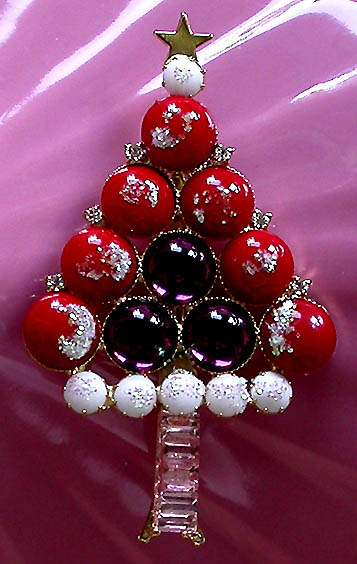 a beautiful vintage costume jewelry brooch unsigned