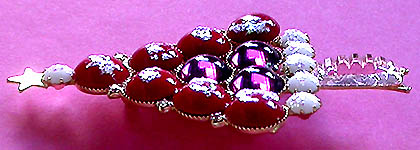a beautiful vintage costume jewelry brooch unsigned