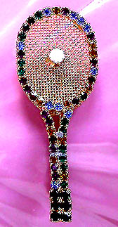 a beautiful vintage costume jewelry Brooch unsigned