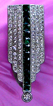 a beautiful vintage costume jewelry brooch unsigned
