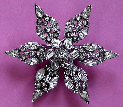 a beautiful vintage costume jewelry brooch unsigned