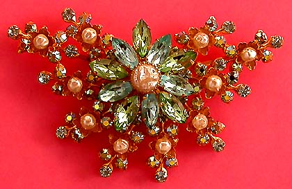 a beautiful vintage costume jewelry brooch unsigned