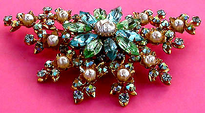 a beautiful vintage costume jewelry brooch unsigned