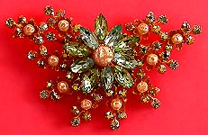 a beautiful vintage costume jewelry Brooch unsigned