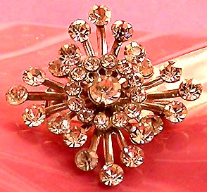 a beautiful vintage costume jewelry brooch unsigned