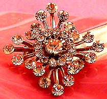 a beautiful vintage costume jewelry Brooch unsigned