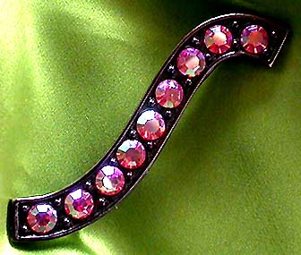 a beautiful vintage costume jewelry brooch unsigned