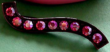 a beautiful vintage costume jewelry brooch unsigned