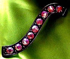 a beautiful vintage costume jewelry Brooch unsigned
