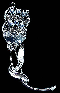 a beautiful vintage costume jewelry brooch unsigned