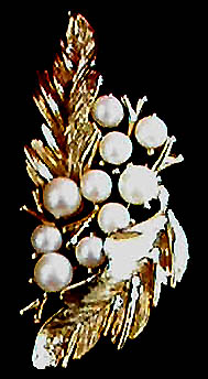 a beautiful vintage costume jewelry brooch unsigned