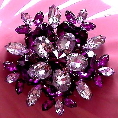 a beautiful vintage costume jewelry brooch unsigned