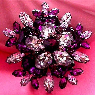 a beautiful vintage costume jewelry brooch unsigned