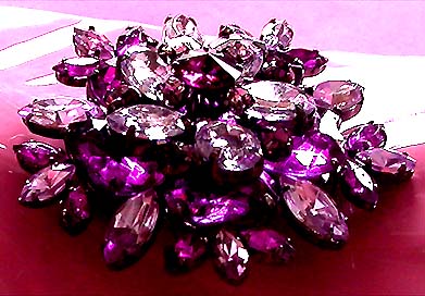 a beautiful vintage costume jewelry brooch unsigned