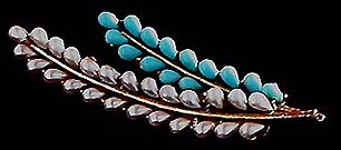 a beautiful vintage costume jewelry brooch unsigned