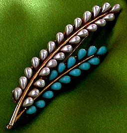 a beautiful vintage costume jewelry brooch unsigned