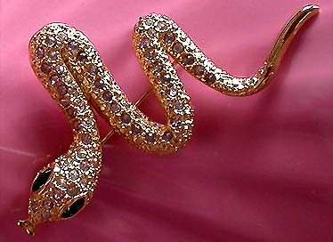 a beautiful vintage costume jewelry brooch unsigned