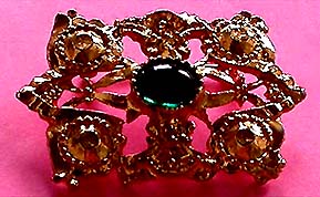 a beautiful vintage costume jewelry Brooch unsigned