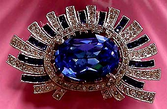 a beautiful vintage costume jewelry brooch unsigned
