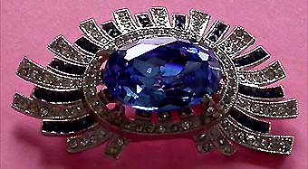 a beautiful vintage costume jewelry brooch unsigned