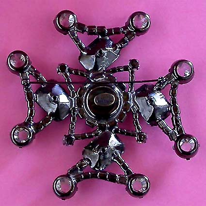a beautiful vintage costume jewelry brooch unsigned