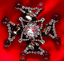 a beautiful vintage costume jewelry Brooch unsigned