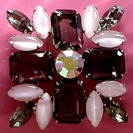 a beautiful vintage costume jewelry brooch unsigned