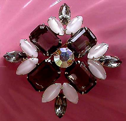 a beautiful vintage costume jewelry brooch unsigned