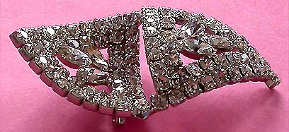 a beautiful vintage costume jewelry brooch unsigned