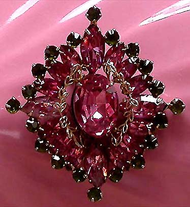 a beautiful vintage costume jewelry brooch unsigned