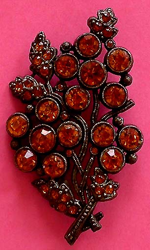 a beautiful vintage costume jewelry brooch unsigned