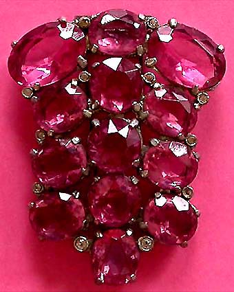 a beautiful vintage costume jewelry brooch unsigned