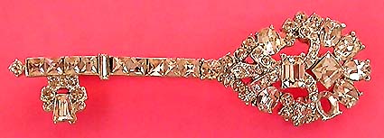 a beautiful vintage costume jewelry brooch unsigned