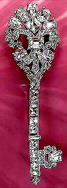 a beautiful vintage costume jewelry brooch unsigned