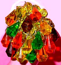a beautiful vintage costume jewelry Brooch unsigned