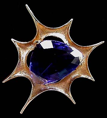 a beautiful vintage costume jewelry brooch unsigned