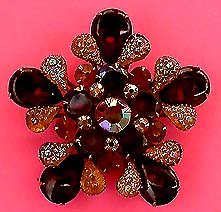 a beautiful vintage costume jewelry Brooch unsigned