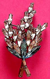 a beautiful vintage costume jewelry brooch unsigned