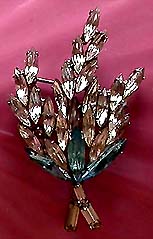 a beautiful vintage costume jewelry Brooch unsigned