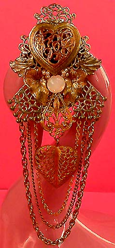 a beautiful vintage costume jewelry brooch unsigned