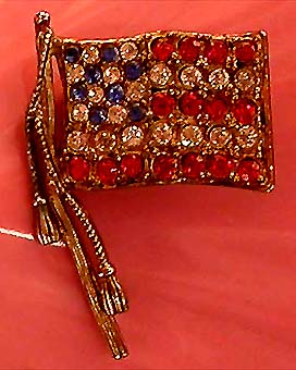 a beautiful vintage costume jewelry brooch unsigned