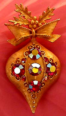 a beautiful vintage costume jewelry brooch unsigned