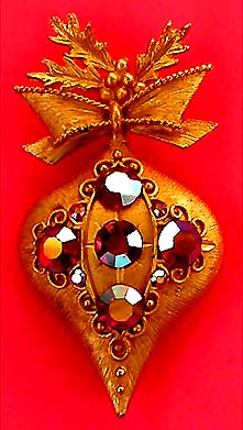 a beautiful vintage costume jewelry brooch unsigned
