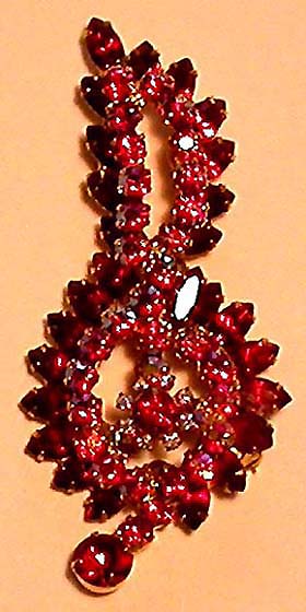 a beautiful vintage costume jewelry brooch unsigned