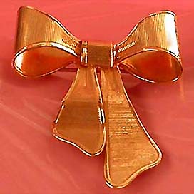 a beautiful vintage costume jewelry brooch unsigned