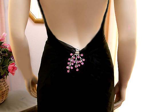 a beautiful vintage costume jewelry brooch unsigned