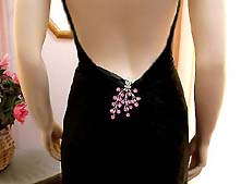 a beautiful vintage costume jewelry Brooch unsigned