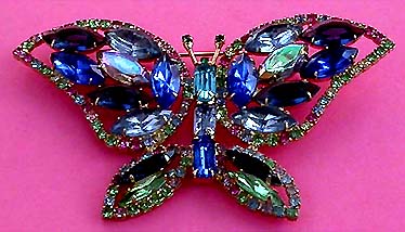 a beautiful vintage costume jewelry brooch unsigned